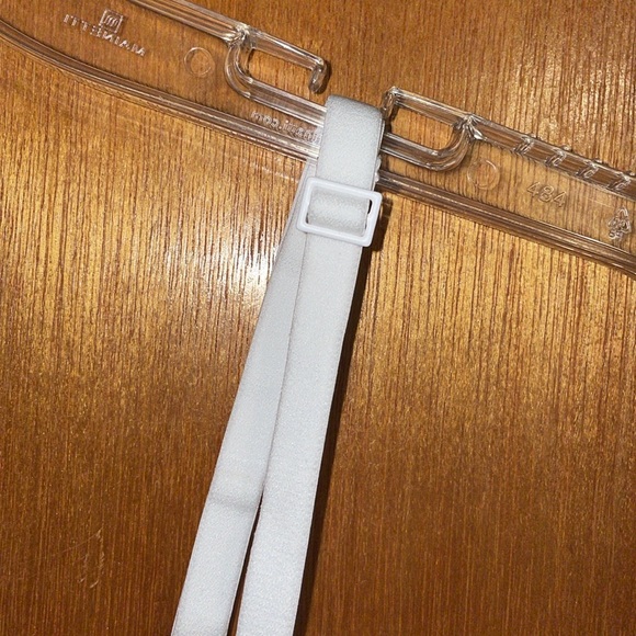 •FREE PEOPLE•NWT WHITE SEAMLESS BRA W/ SCOOP BACK & HOOK/EYE CLOSURE SIZE MEDIUM - Picture 5 of 8